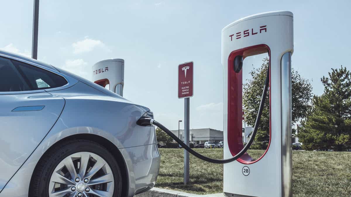 Abra report shows investors using its app are betting big on Tesla