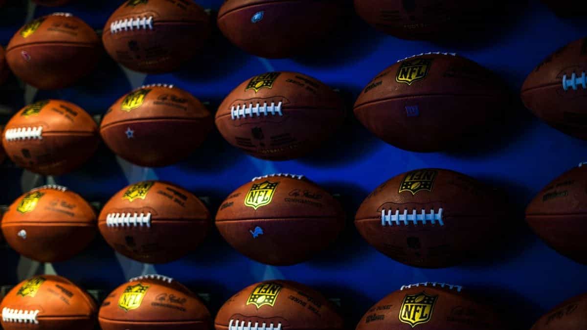 Russell Okung will become first NFL player to take his paycheck in bitcoin