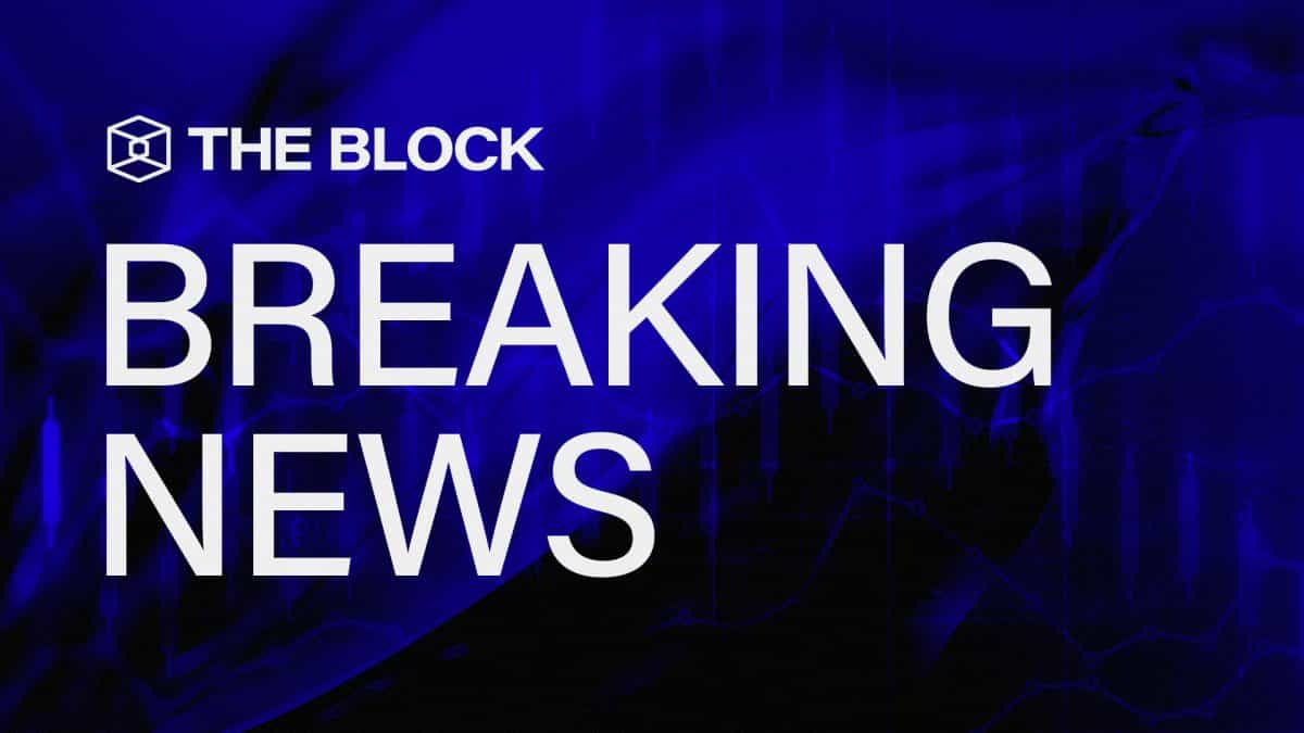 Silicon Valley Bank plunges 60% before halt, Signature trading stopped shortly after open