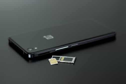 US authorities arrest 2 in alleged SIM swap cryptocurrency theft scheme